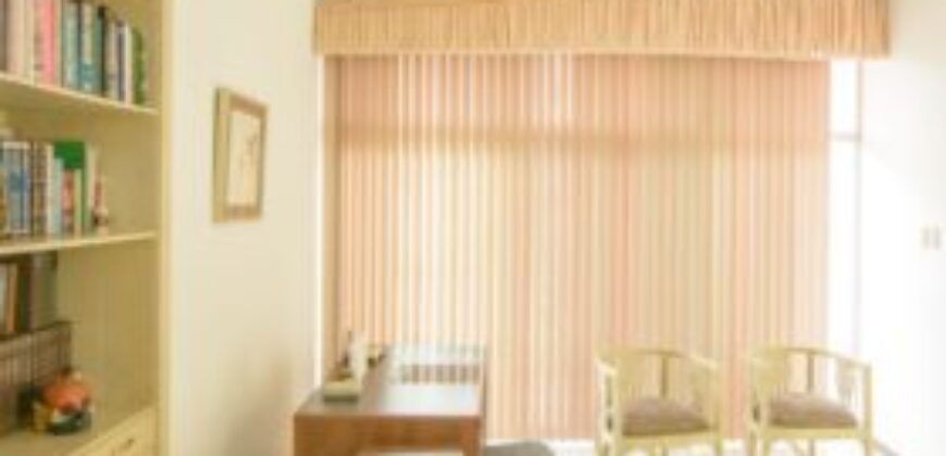 Amplia Casa de 5 Dorm. en Venta en Los Ceibos, Ubicacion Estrategica