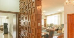 Amplia Casa de 5 Dorm. en Venta en Los Ceibos, Ubicacion Estrategica