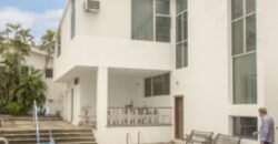 Amplia Casa de 5 Dorm. en Venta en Los Ceibos, Ubicacion Estrategica