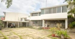 Amplia Casa de 5 Dorm. en Venta en Los Ceibos, Ubicacion Estrategica