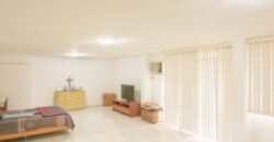 Amplia Casa de 5 Dorm. en Venta en Los Ceibos, Ubicacion Estrategica