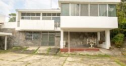 Amplia Casa de 5 Dorm. en Venta en Los Ceibos, Ubicacion Estrategica