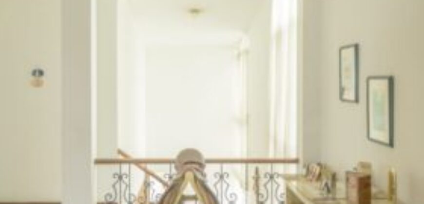 Amplia Casa de 5 Dorm. en Venta en Los Ceibos, Ubicacion Estrategica