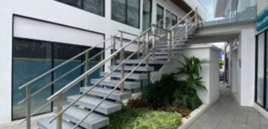 Local Comercial de 86 m² en Venta o Alquiler en Plaza Diamante (Sector La Joya)