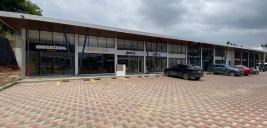 Local Comercial de 86 m² en Venta o Alquiler en Plaza Diamante (Sector La Joya)