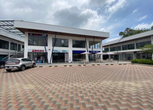 Local Comercial de 86 m² en Venta o Alquiler en Plaza Diamante (Sector La Joya)