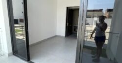 Departamento Planta Baja con Patio, 3 Dorm., en Venta en Samborondón Km 3