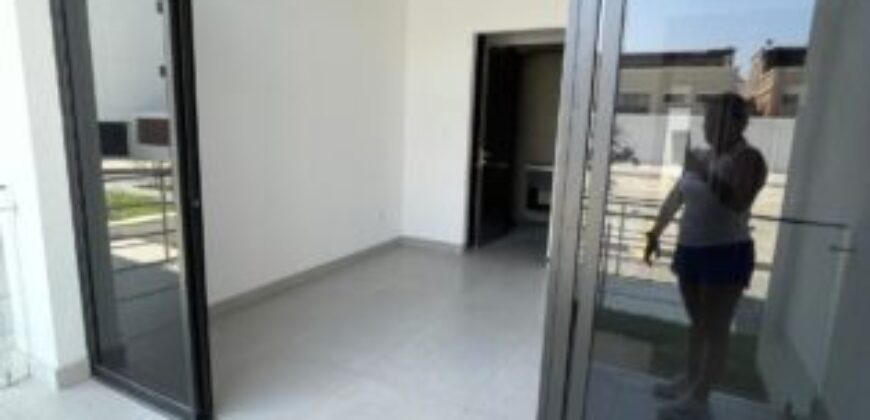 Departamento Planta Baja con Patio, 3 Dorm., en Venta en Samborondón Km 3