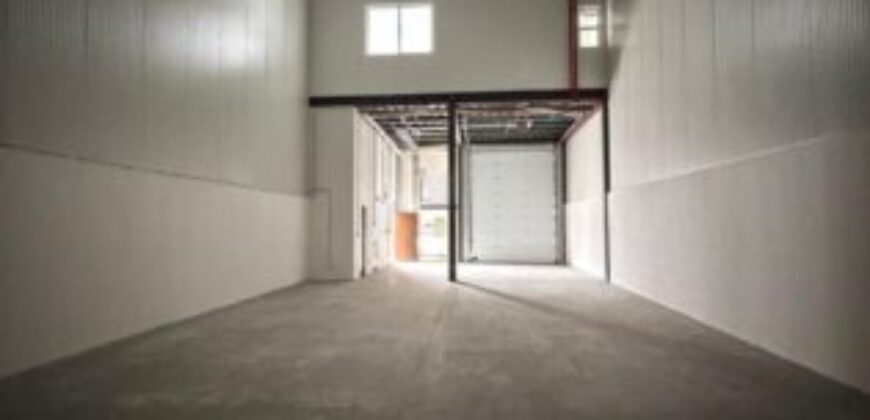 En Alquiler Bodega con Oficina en Almax Plus de Estreno