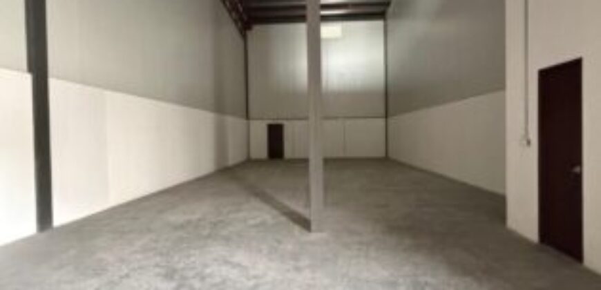 En Alquiler Bodega con Oficina en Almax Plus de Estreno