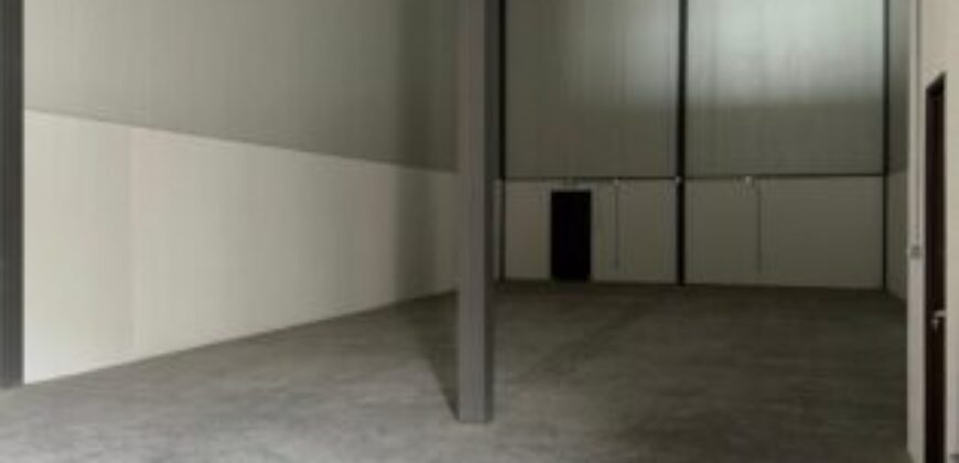 En Alquiler Bodega con Oficina en Almax Plus de Estreno