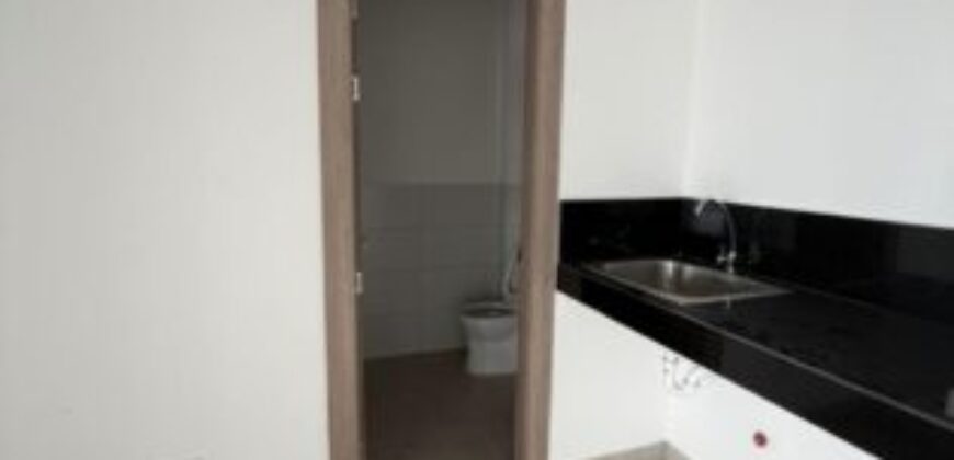 En Alquiler Bodega con Oficina en Almax Plus de Estreno