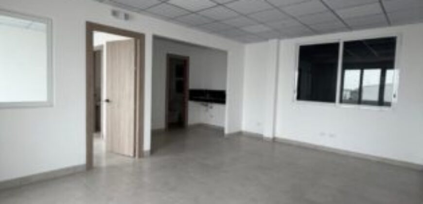 En Alquiler Bodega con Oficina en Almax Plus de Estreno