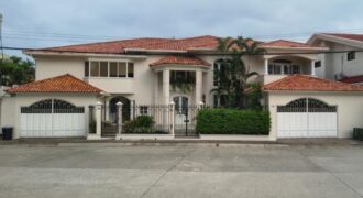 En Alquiler Casa Remodelada de 500 m² con 4 Habitaciones en Samborondón, La Puntilla