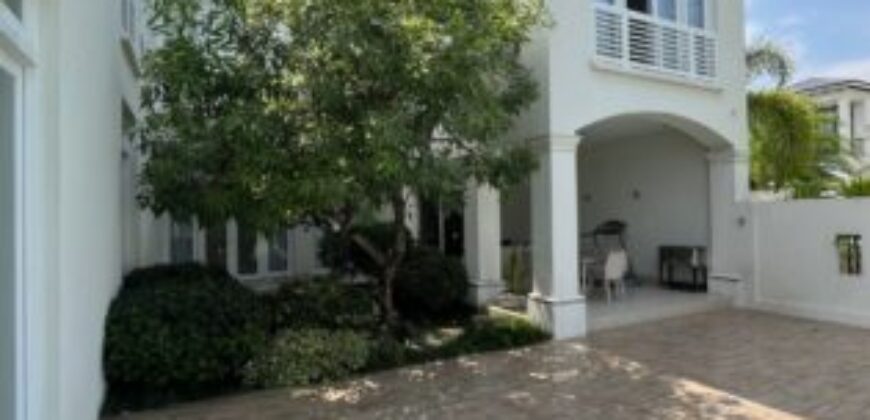 Exclusiva y Elegante Casa 4 Dorm. en Venta en Samborondón, Lagos de Batan