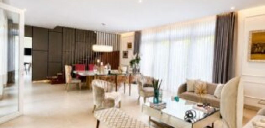Exclusiva y Elegante Casa 4 Dorm. en Venta en Samborondón, Lagos de Batan