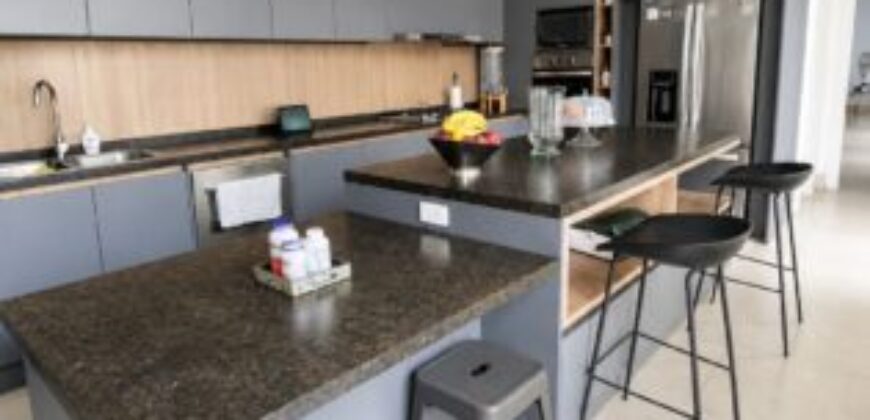 Exclusiva y Elegante Casa 4 Dorm. en Venta en Samborondón, Lagos de Batan