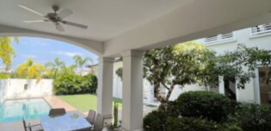 Exclusiva y Elegante Casa 4 Dorm. en Venta en Samborondón, Lagos de Batan