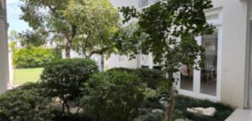 Exclusiva y Elegante Casa 4 Dorm. en Venta en Samborondón, Lagos de Batan