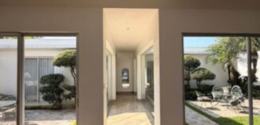 Moderna Casa de Una Sola Planta, 3 Dorm y Acabados de Lujo, en Venta en Samborondón