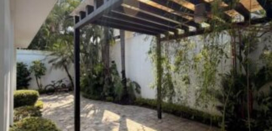Moderna Casa de Una Sola Planta, 3 Dorm y Acabados de Lujo, en Venta en Samborondón