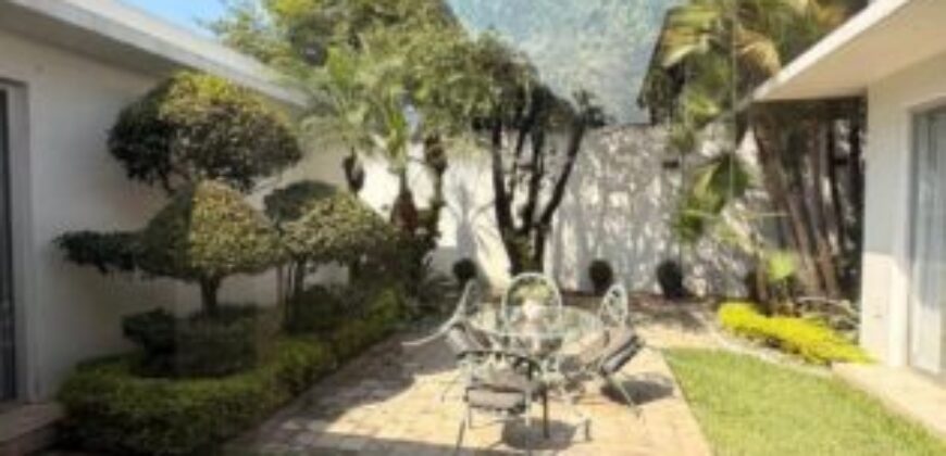 Moderna Casa de Una Sola Planta, 3 Dorm y Acabados de Lujo, en Venta en Samborondón