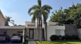 Moderna Casa de Una Sola Planta, 3 Dorm y Acabados de Lujo, en Venta en Samborondón