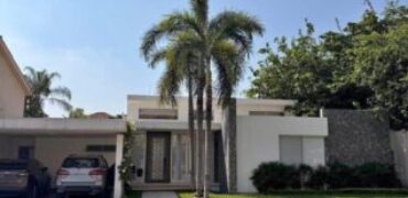 Moderna Casa de Una Sola Planta, 3 Dorm y Acabados de Lujo, en Venta en Samborondón