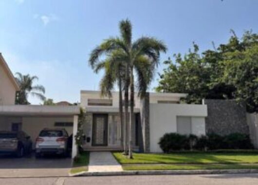 Moderna Casa de Una Sola Planta, 3 Dorm y Acabados de Lujo, en Venta en Samborondón
