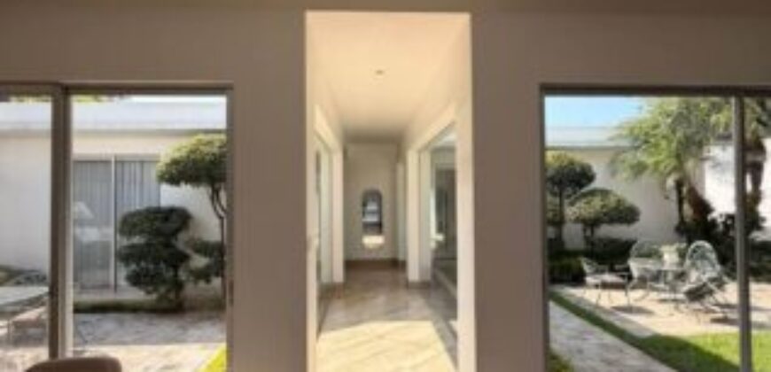 Moderna Casa de Una Sola Planta, 3 Dorm y Acabados de Lujo, en Venta en Samborondón