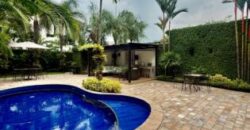 Hermosa Casa en Venta, Impecable Ubicada en El Km 8 de La Vía Samborondon