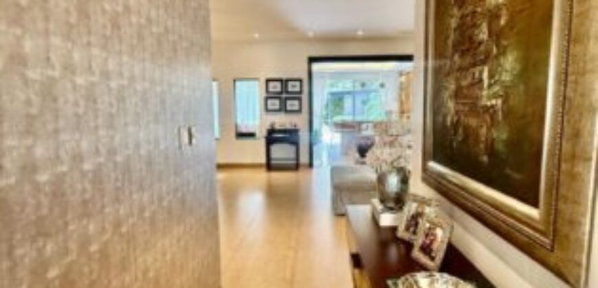 Hermosa Casa en Venta, Impecable Ubicada en El Km 8 de La Vía Samborondon