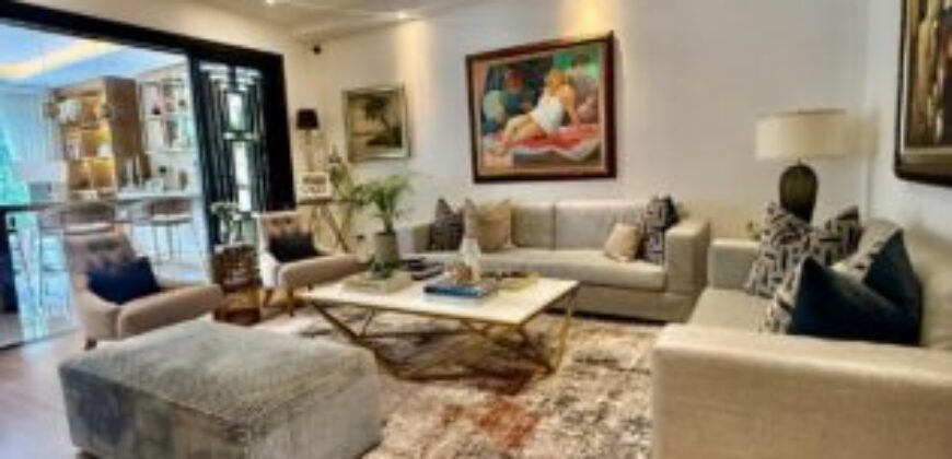 Hermosa Casa en Venta, Impecable Ubicada en El Km 8 de La Vía Samborondon
