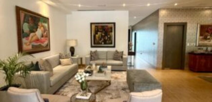 Hermosa Casa en Venta, Impecable Ubicada en El Km 8 de La Vía Samborondon