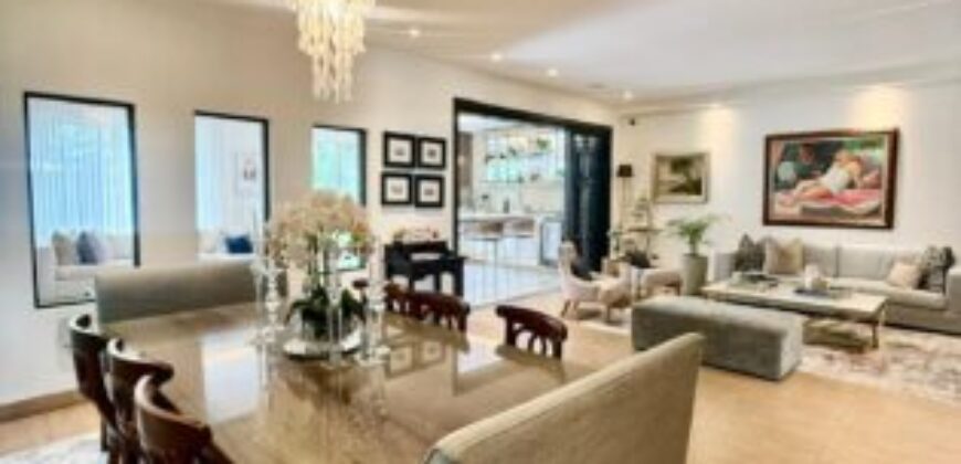 Hermosa Casa en Venta, Impecable Ubicada en El Km 8 de La Vía Samborondon