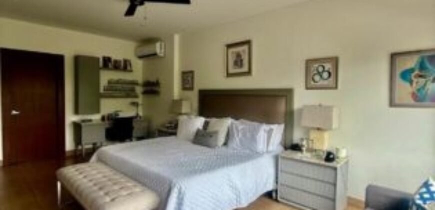Hermosa Casa en Venta, Impecable Ubicada en El Km 8 de La Vía Samborondon