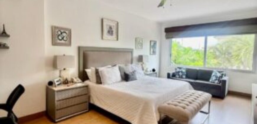 Hermosa Casa en Venta, Impecable Ubicada en El Km 8 de La Vía Samborondon