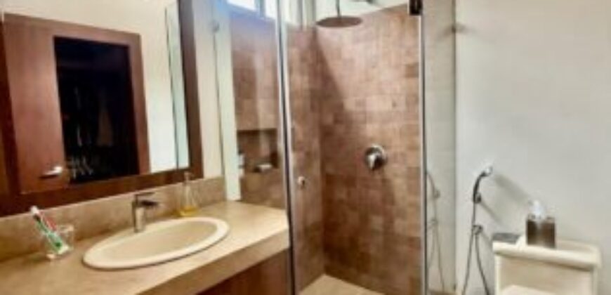 Hermosa Casa en Venta, Impecable Ubicada en El Km 8 de La Vía Samborondon
