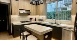 Hermosa Casa en Venta, Impecable Ubicada en El Km 8 de La Vía Samborondon