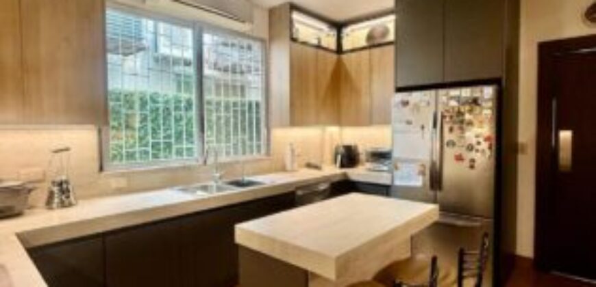 Hermosa Casa en Venta, Impecable Ubicada en El Km 8 de La Vía Samborondon