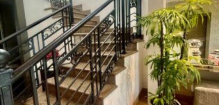 Hermosa Casa en Venta, Impecable Ubicada en El Km 8 de La Vía Samborondon
