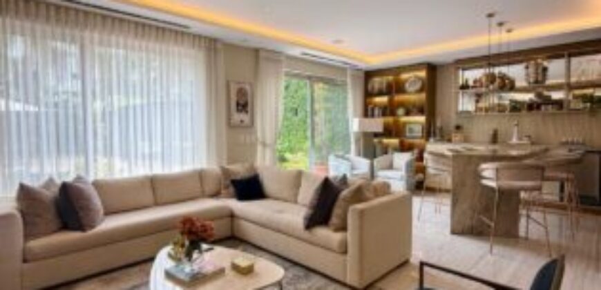 Hermosa Casa en Venta, Impecable Ubicada en El Km 8 de La Vía Samborondon