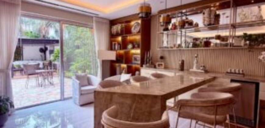Hermosa Casa en Venta, Impecable Ubicada en El Km 8 de La Vía Samborondon