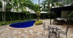 Hermosa Casa en Venta, Impecable Ubicada en El Km 8 de La Vía Samborondon