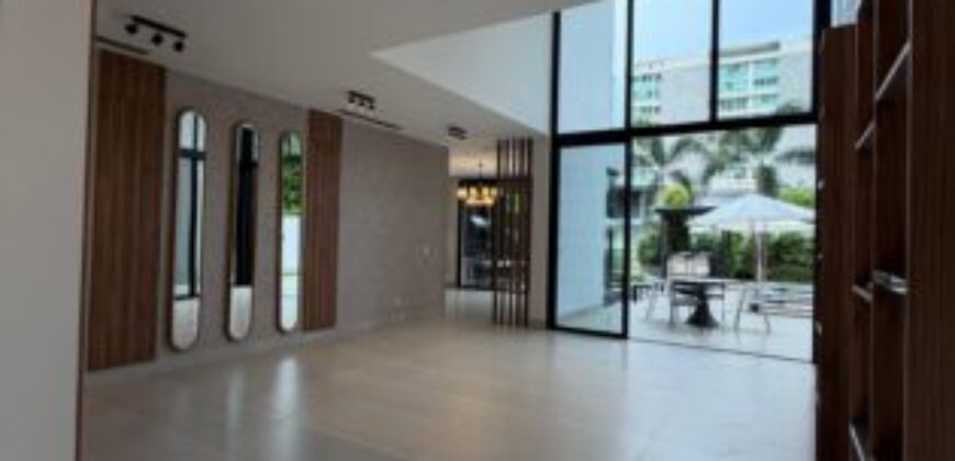 Preciosa E Impecable Casa de 5 Dorm, al Lago en Venta en Isla Mocoli