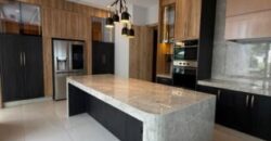 Preciosa E Impecable Casa de 5 Dorm, al Lago en Venta en Isla Mocoli