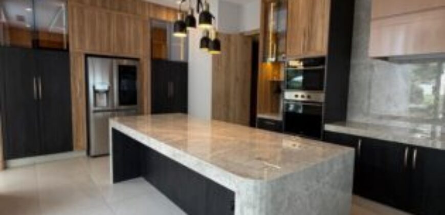 Preciosa E Impecable Casa de 5 Dorm, al Lago en Venta en Isla Mocoli