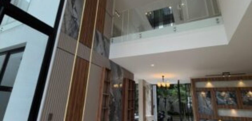 Preciosa E Impecable Casa de 5 Dorm, al Lago en Venta en Isla Mocoli