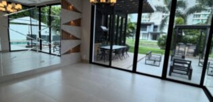 Preciosa E Impecable Casa de 5 Dorm, al Lago en Venta en Isla Mocoli