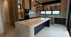 Preciosa E Impecable Casa de 5 Dorm, al Lago en Venta en Isla Mocoli